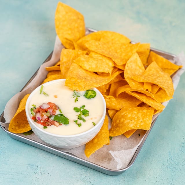 Chile Queso and Chips.